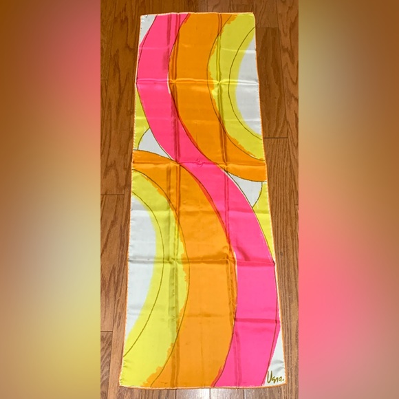 Vintage 1970s VERA NEUMANN Hand Rolled All Silk 44” x 15” Scarf Wrap Kerchief - Picture 11 of 16